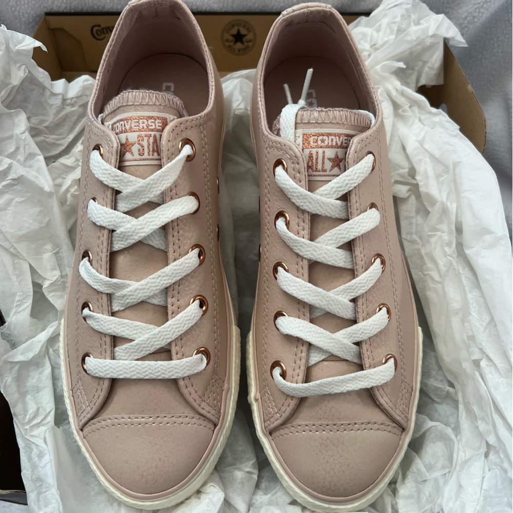 New in Box Converse Chuck Taylor Girls Size 3 Rose Gold Beige Light Pink